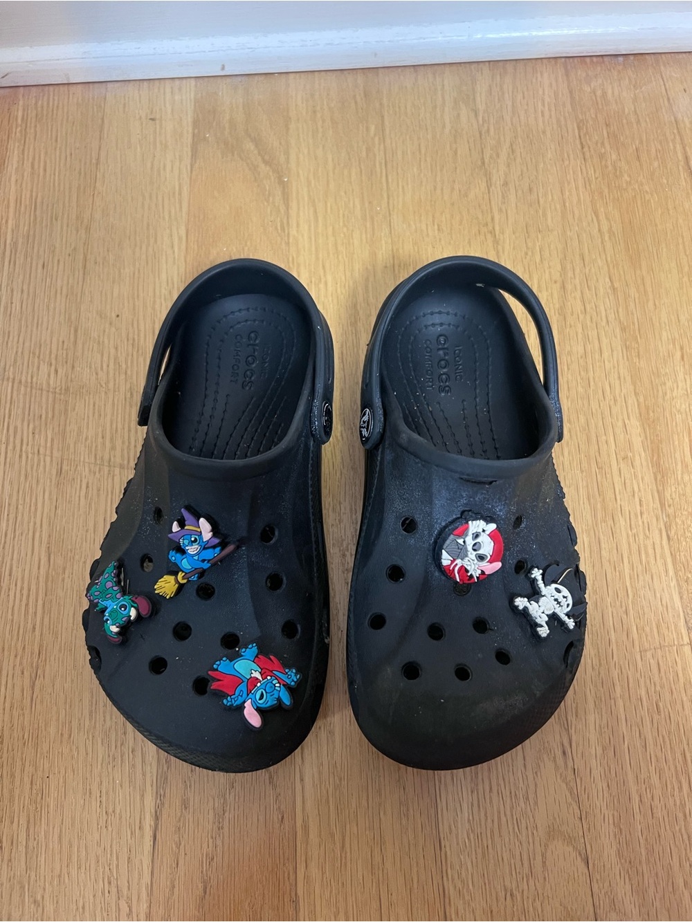 Crocs Black Kids Shoes with Stitch Charms